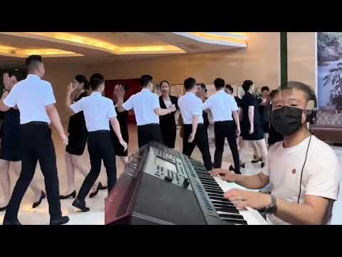 电子琴演奏【画你DJ舞曲版】售楼员们瞬间站成两排变成了舞蹈队