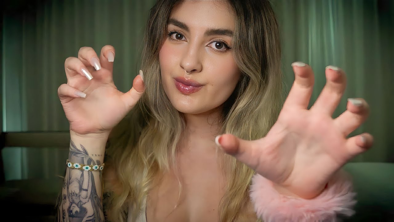 asmr COSQUILLAS en tu ESPALDA atención personal para dormir Ale ASMR