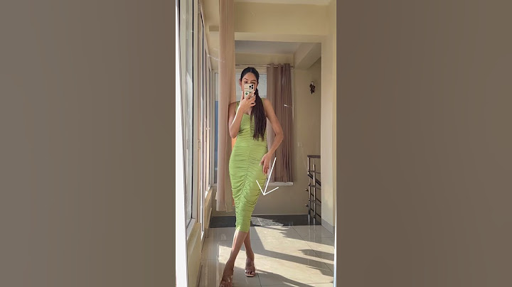 Correct way of taking mirror selfies ✅ #mirrorselfie #mirror #pose