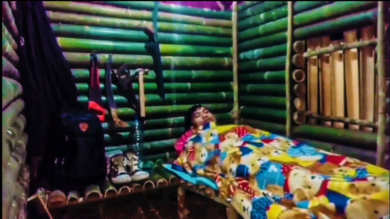 BAMBOO SHELTER CAMPING IS WARM AND COMFORTABLE IN HEAVY RAIN - YouTube