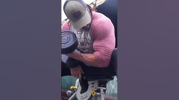 Arnold Schwarzenegger concentration curls for a massive peak