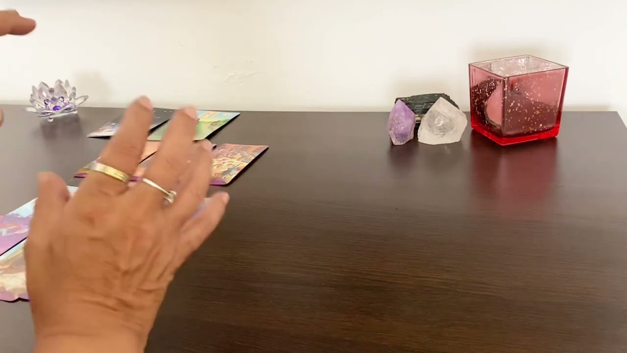 ESTA MUJER VA A PROVOCAR ENCONTRARTE DE FRENTE PARA ESTO… 👀 #tarot #tarotgratis #tarotinteractivo