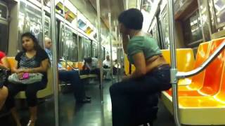 Mujer racista en metro..flv