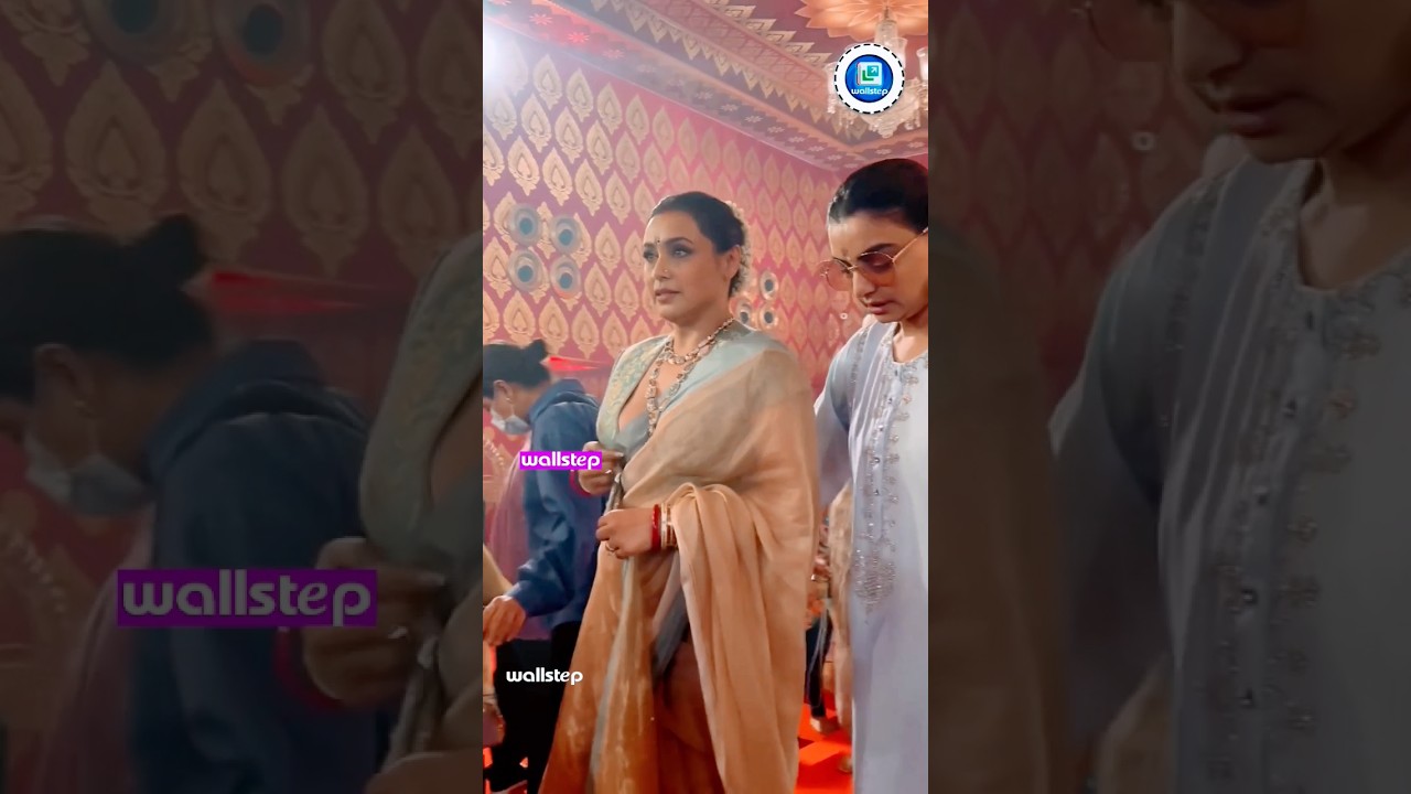 Rani Mukherjee with choreographer Vaibhavi Merchant meets Fans at Navratri celebrations #wallstep