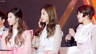 170113 트와이스 (TWICE) 이하이 (LEE HI) 한숨   MY STAR 무대 보는 [사나,쯔위,채영] 직캠 Fancam (제31회 골든디스크 어워즈) by Mera