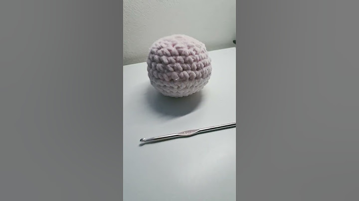 Jsem se snažila uháčkovat kuličku (ale nemám pro ni oči )