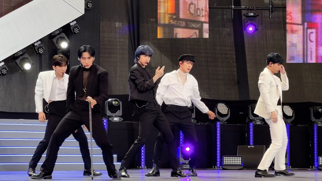 'LOVE' - MONSTA X Fancam 4K FRONT STAGE KPOP FLEX