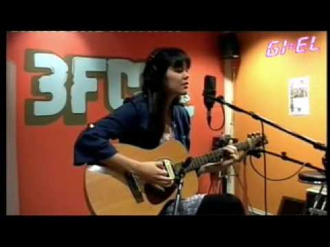 Priscilla Ahn - The Red Cape (Live on 3FM)