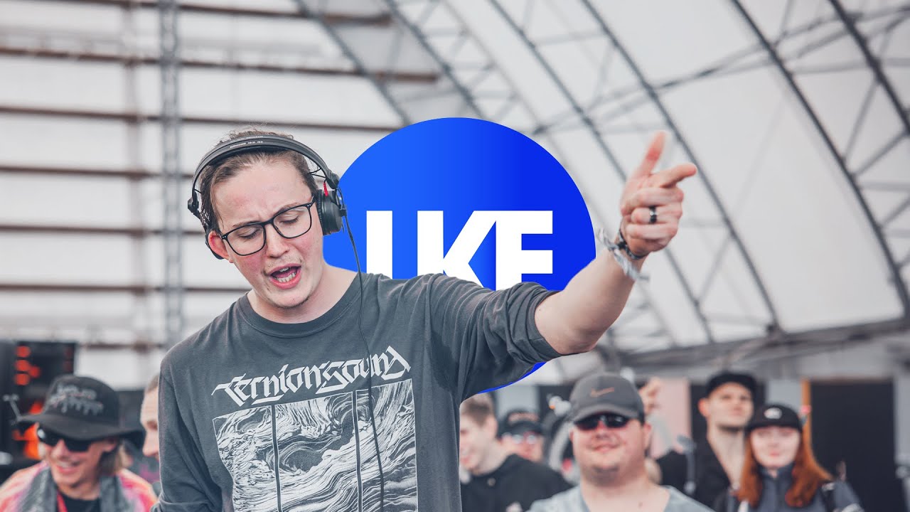 Guarda Combine - Modelo Time su YouTube Guarda Combine - Modelo Time su YouTube