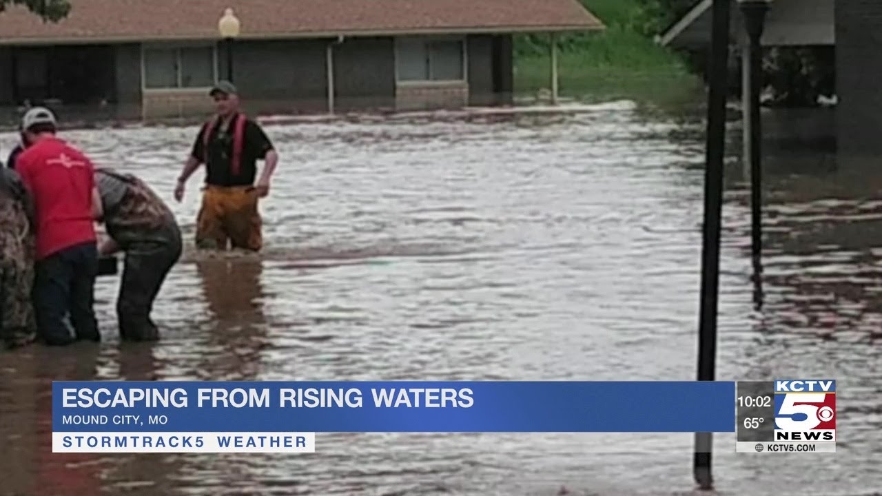 Residents Escape From Rising Waters In Mound City Youtube