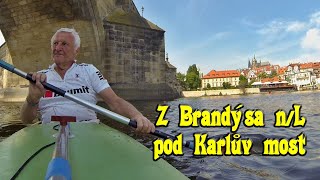 Kajakem pod Karlův most