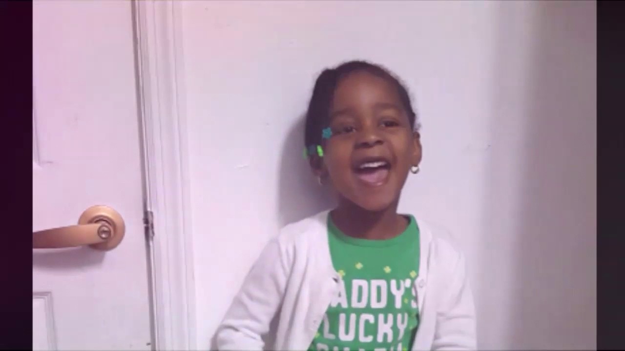 Rayna singing Mr. Sun in spanish