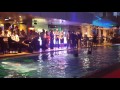 Fiesta en la piscina bar del Hotel Traders en KL