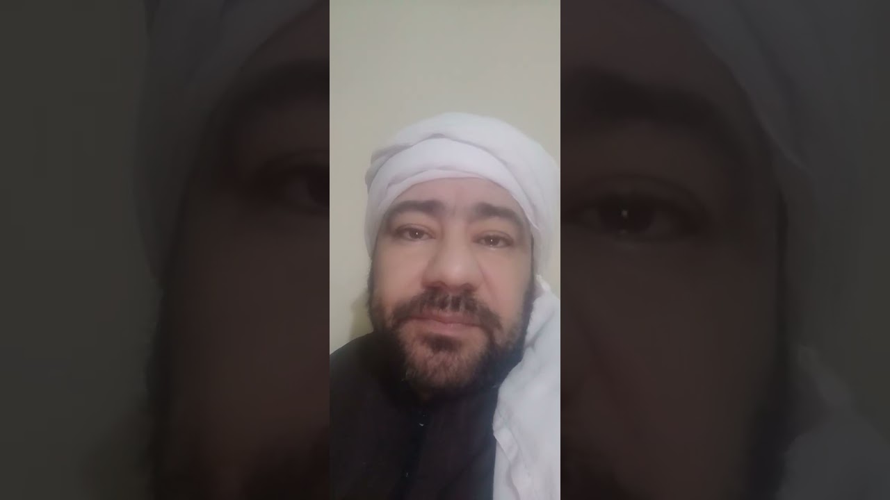 تقبيل يد العالم 