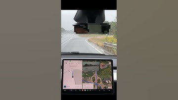 Tesla Autopilot Fails to merge in heavy rain. #shorts #fsd #fullselfdriving #ev #failure #badweather