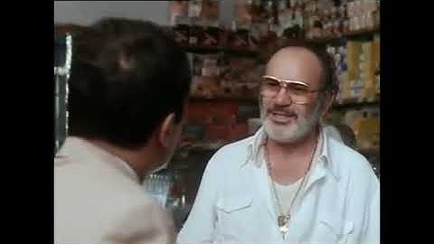 Carlo Verdone e Mario Brega: Senti sto prociutto .. e ste olive so greche. Borotalco