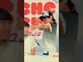 TREASUREポーズを教わるアサヒさん