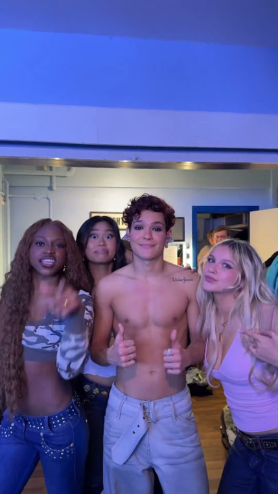 Omar Rudberg com o trio Say Now durante a Every Night Fantasy Tour. 💗 #omarrudberg