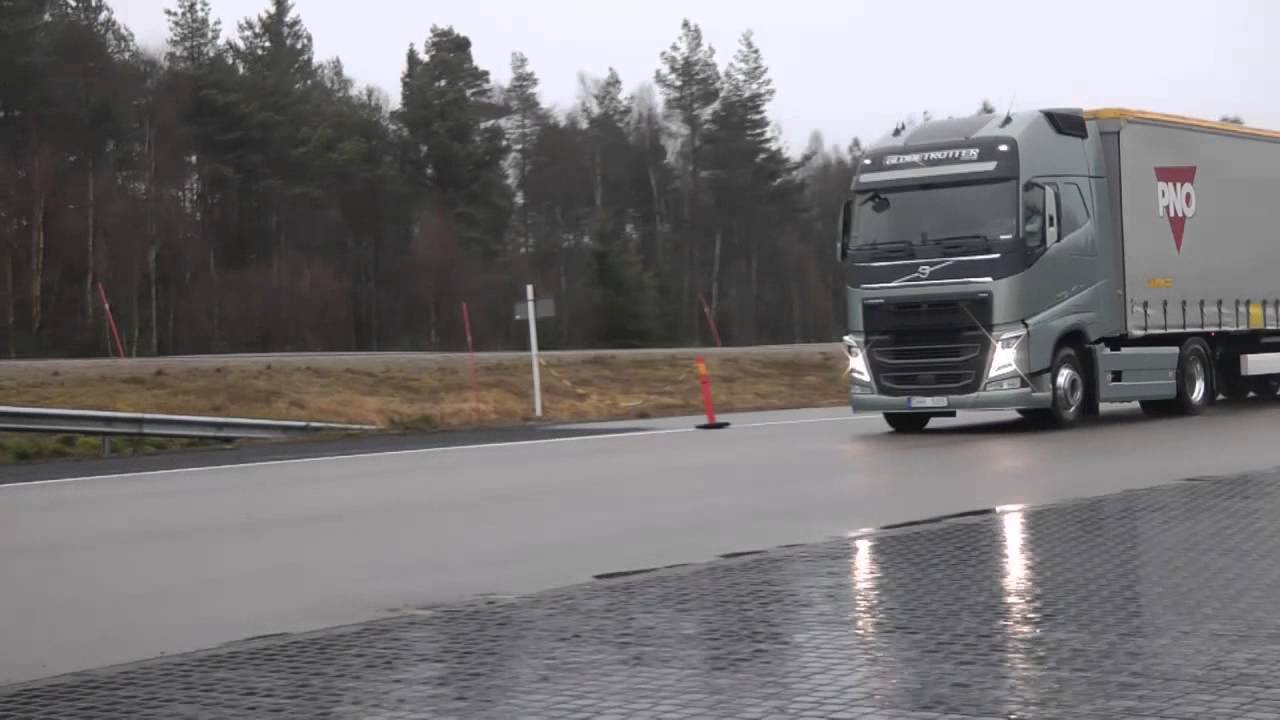 ⁣Volvo Trucks - Emergency braking at its best!