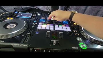 Pioneer CDJ 2000 nexus running Virtual DJ Pro