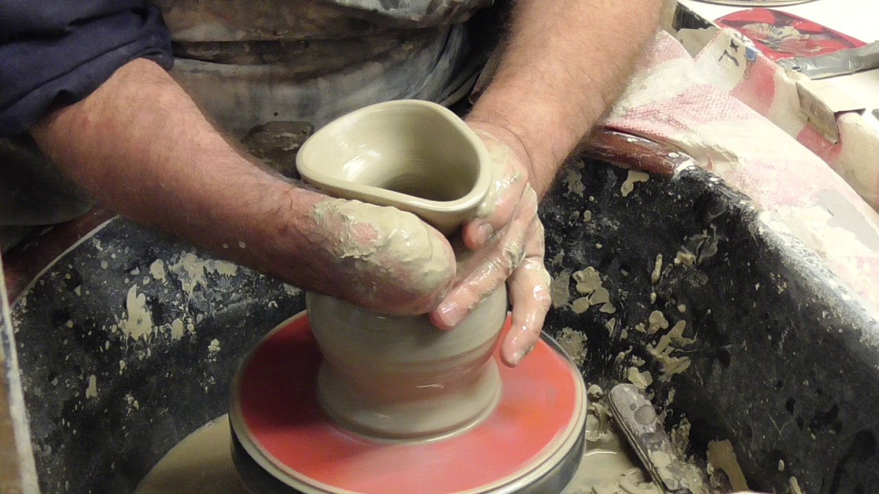 Throwing / Making a Pottery Bottle Vase on the Wheel. YouTube