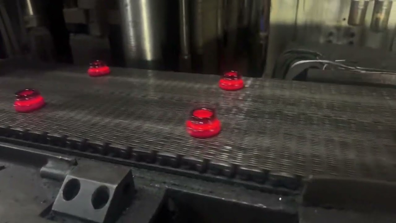 Black concentrate jar is purducing.