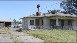 Abandoned house in Colton Ca - Strange Lady hiding inside!