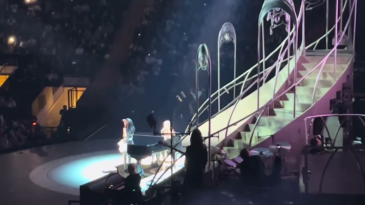 Laufey and Rachel Zegler “Goddess” Duet at MSG 10/15/25