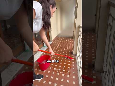 Video Come e ogni quanto pulite i balconi? ? #pulizie #puliziabalconi
