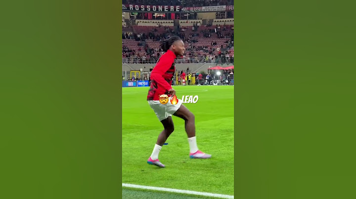 Rafael Leao playing with a GUM 😱🔥🤯 #leão #portugal #futbol #football #acmilan #soccer