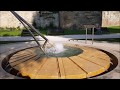 Un jardin et un cadran solaire avec une fontaine à découvrir
