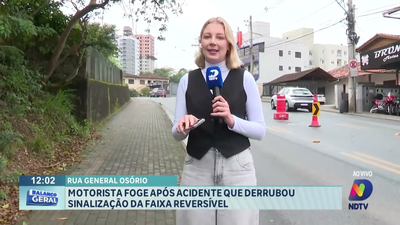 Placa de faixa reversível na rua General Osório foi derrubada - QTU Questões do Universo