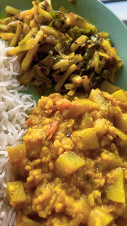 day-64-simple-soul-food-lauki-dal-rice-prawn-chips-aloo-lauki