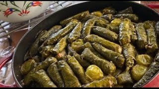 İlkbaharda tuzsuz ve susuz salamura ettiğim yaprakların sarması 