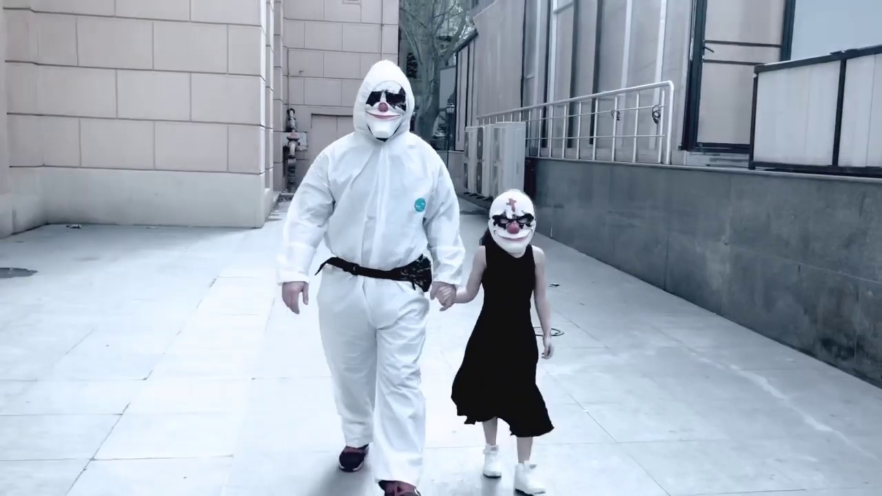 Clown wiht Little scared girl ( JumpStyle dance )