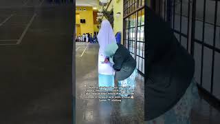 Kenapa pula tu sampai cikgu gvnting tudung murid.🤔😬