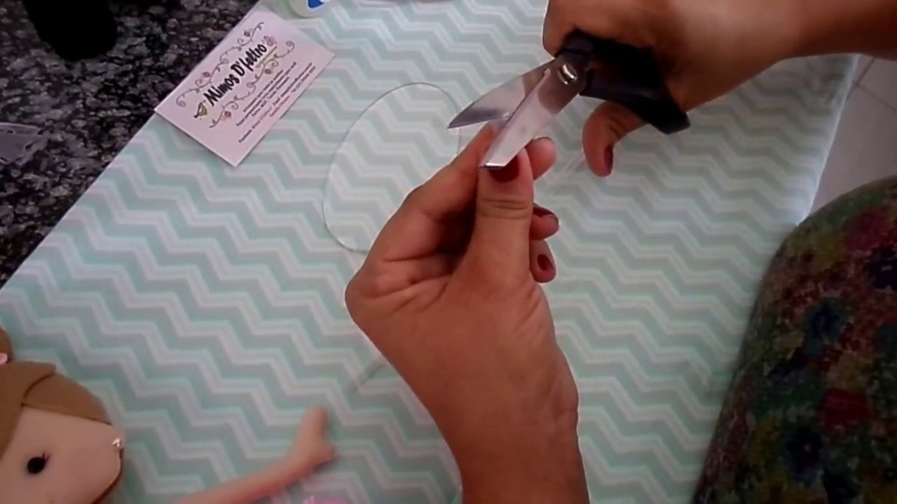 Suporte para deixar bonecos em pé sozinhos - YouTube
