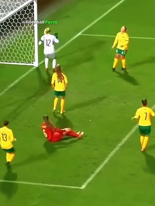 Pertahanan Sepak Bola Wanita vs Pria 👀