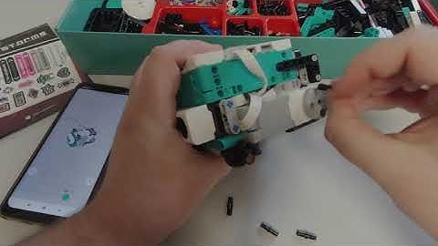 First LEGO MINDSTORMS Robot Inventor #51515 Timelapse Video "Tricky"