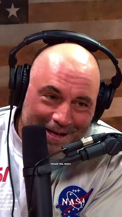 Joe Rogan PRAISES Ricky Gervais! - YouTube