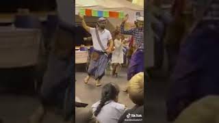 رقص يمني مع اجانب على اغنية فيصل علوي