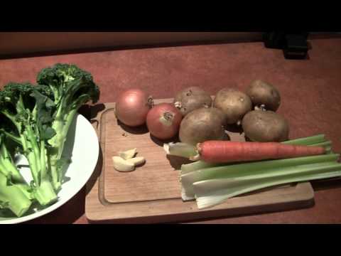 Creamy vegan broccoli soup