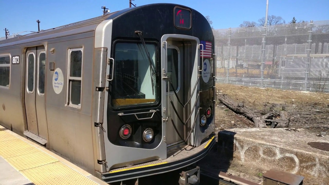 Manhattan Bound R160B Siemens (N) Train Departing 9 Avenue (West End