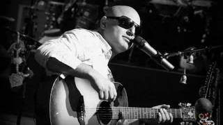 Video thumbnail of "Ali Azmat - Chalta Main Jaoon (2011)"