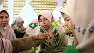 Ikébana (生花) adalah seni merangkai bunga yang memanfaatkan berbag...