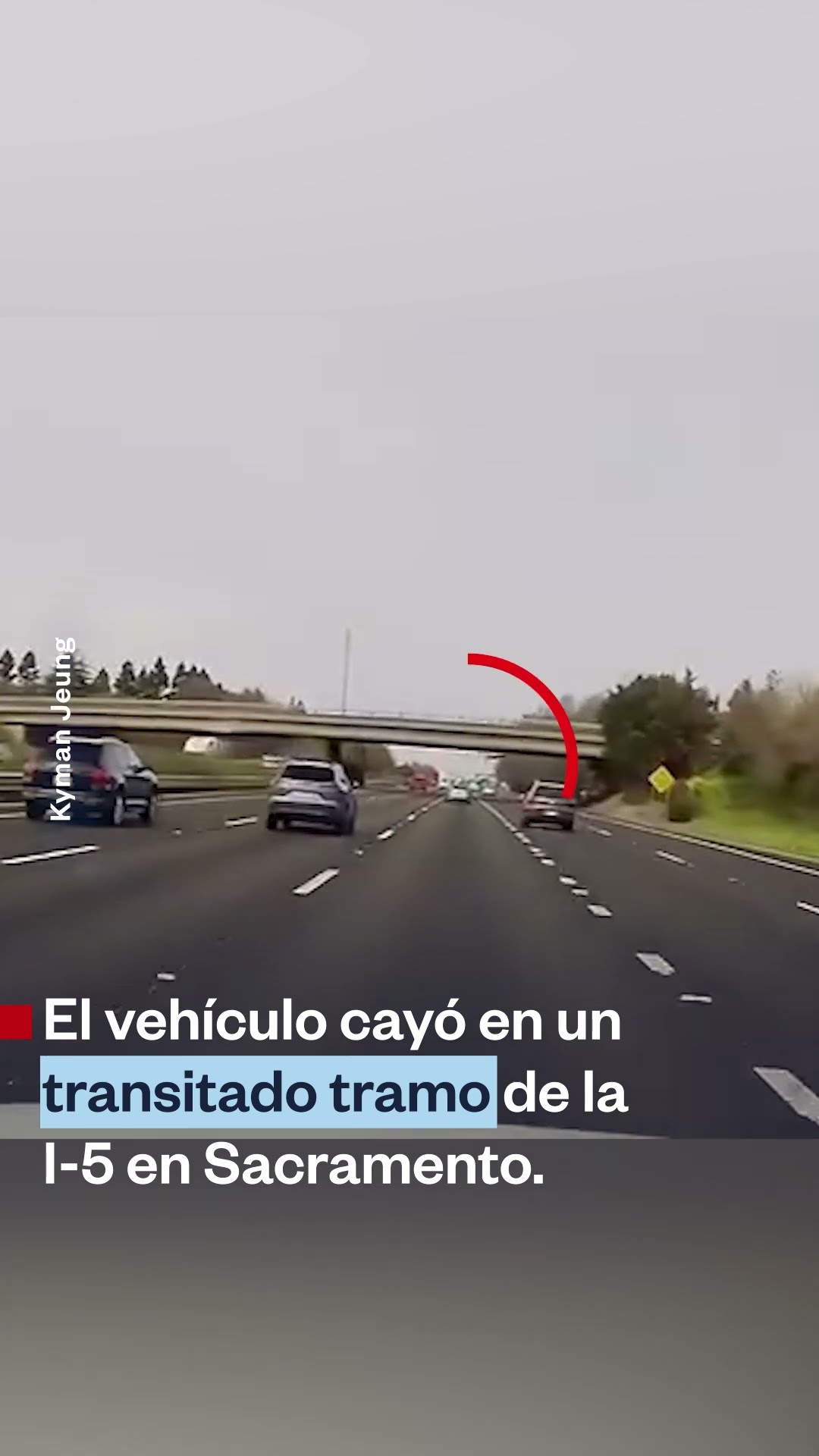 Un auto cayó desde un puente en California | Noticias Telemundo