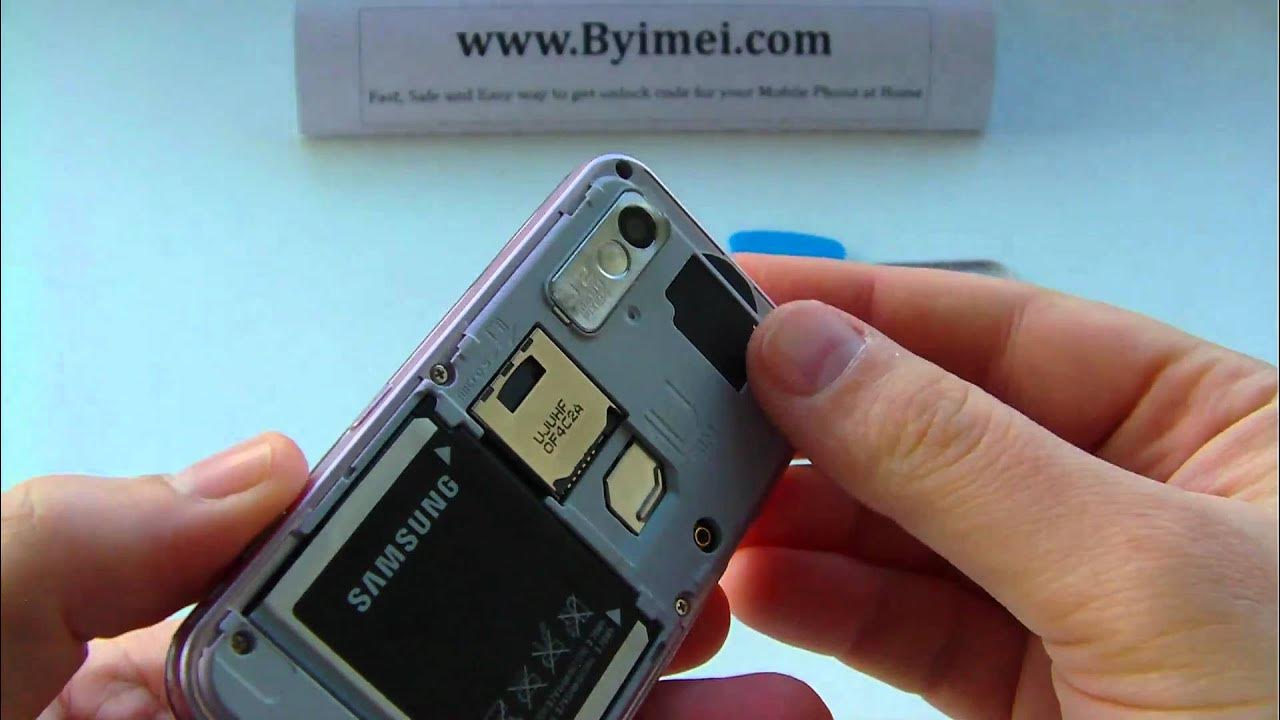 Маша фотода сиқырып, сорып тұрған