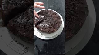 Мегашоколадный торт Bolo de brigadeiro. Подробный видео рецепт на моём канале.