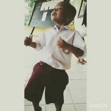 anak kecil joget msuk pak eko