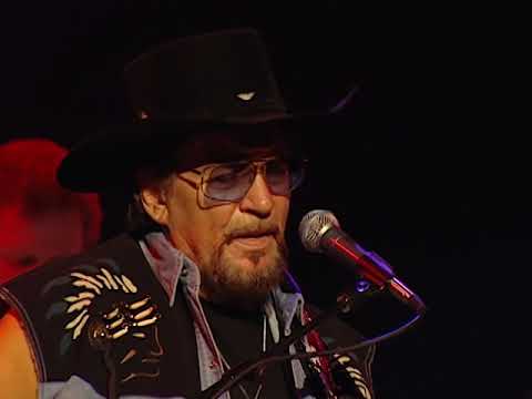 Waylon Jennings - YouTube